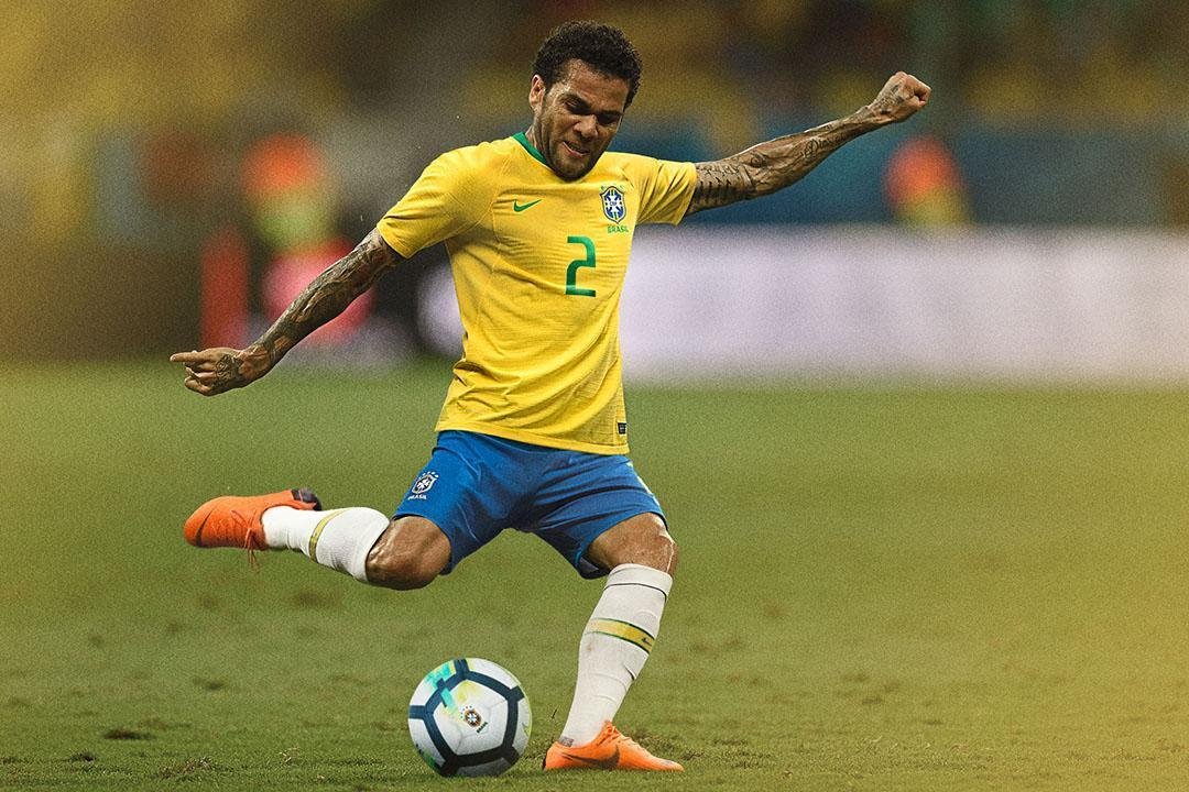 CBF apresentou linha completa de uniformes da Seleo Brasileira para Copa do Mundo da Rssia