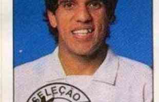 Silas foi revelado pelo So Paulo, em 1984, e jogou no Tricolor at 1988