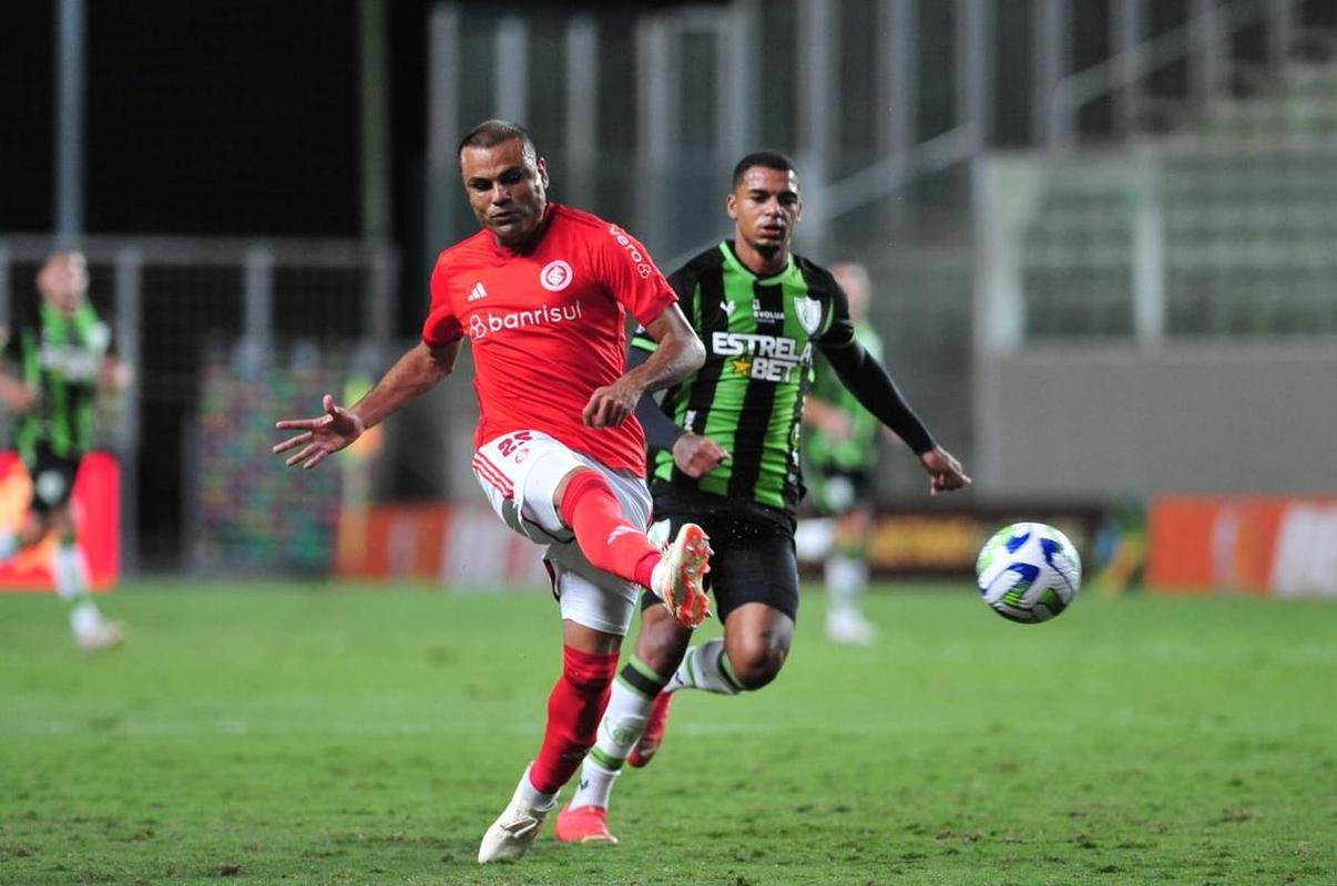 Fotos do jogo entre Amrica-MG e Internacional, no Independncia, pela Copa do Brasil
