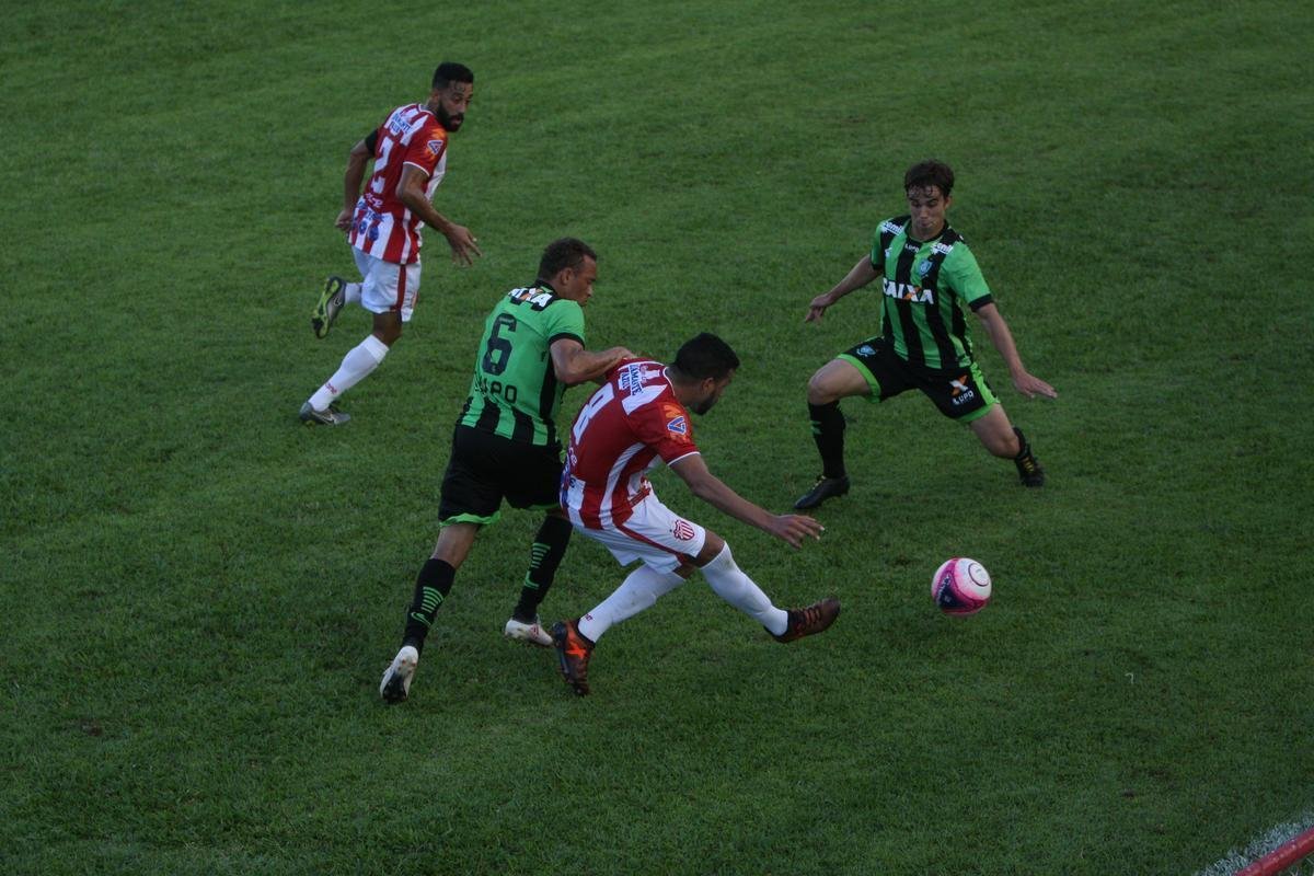 Amrica usou time misto e ficou no empate diante do Villa Nova, por 1 a 1, no Castor Cifuentes