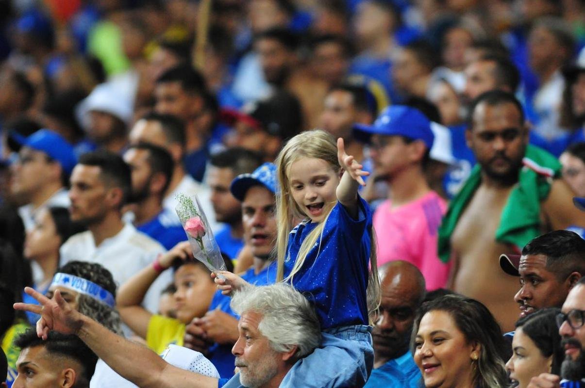 Fotos da torcida do Cruzeiro no Mineiro na partida contra o Ituano pela Serie B. Foi o primeiro encontro dos cruzeirenses com o time aps a confirmao do ttulo nacional