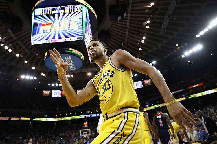 Stephen Curry deixa LeBron James de fora do seu melhor time de