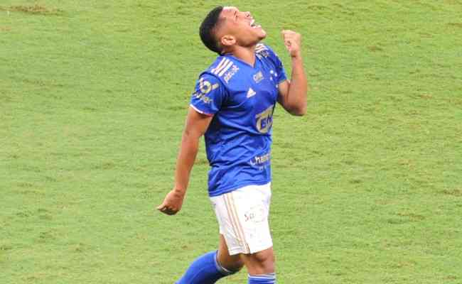 Vitor Roque deixa Cruzeiro com seis gols e uma assistência em 11 jogos