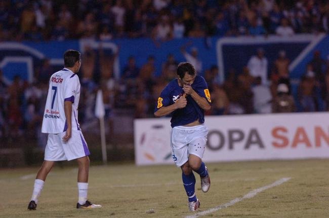 Copa Libertadores 2010 - o Cruzeiro avan�ou � fase de grupos ao empatar por 1 a 1 com o Real Potos�, na Bol�via, e vencer por 7 a 0, no Mineir�o.