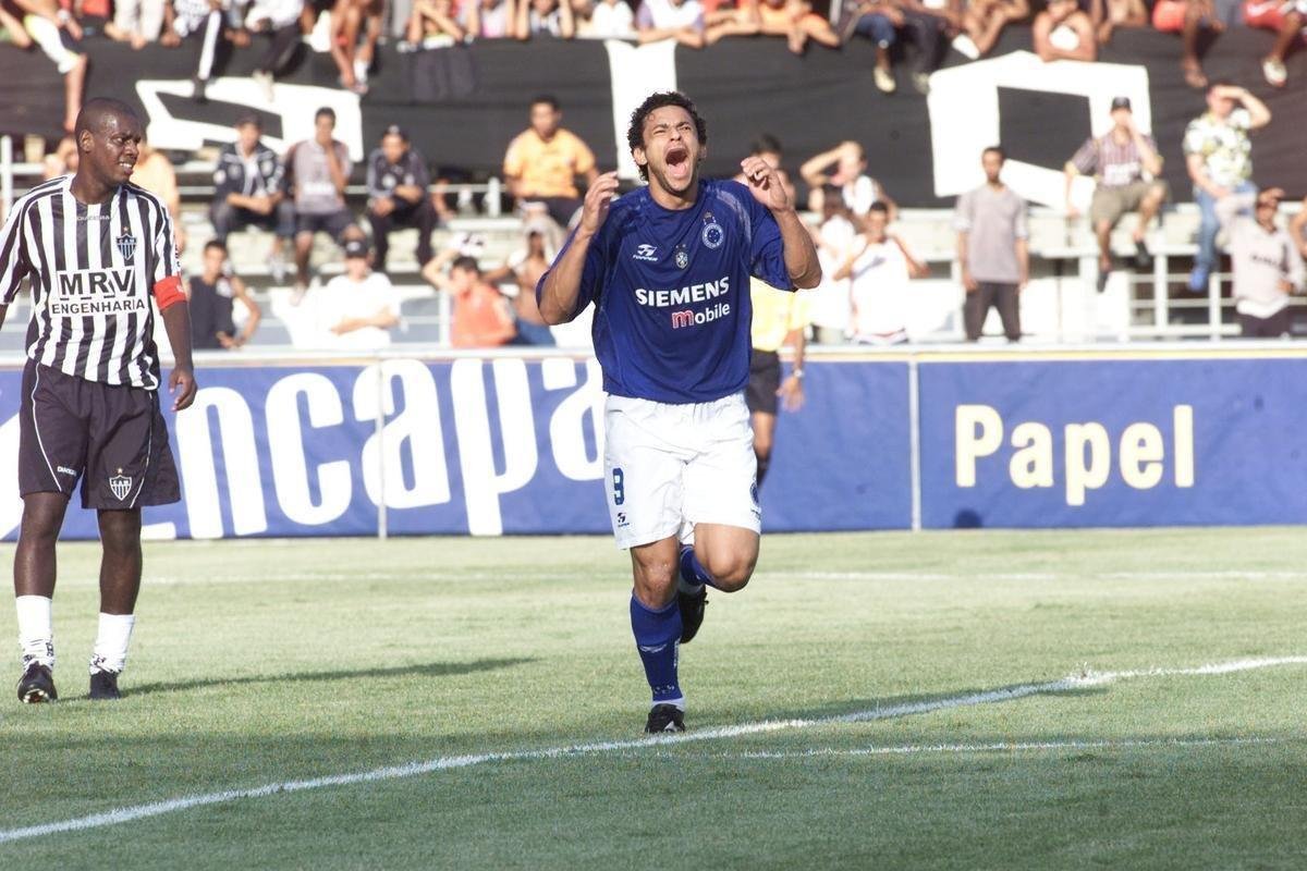 Fred em ao pelo Cruzeiro entre 2004 e 2005