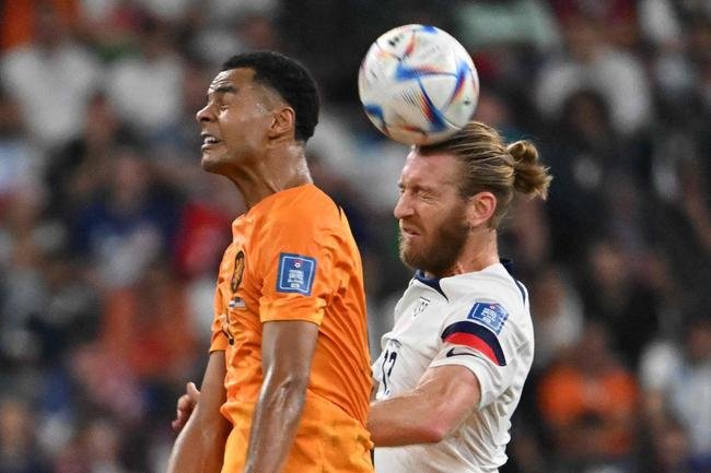 Lances do jogo entre Holanda e Estados Unidos pelas oitavas de final da Copa do Mundo.