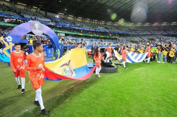 Fotos de Uruguai x Equador, no Mineiro