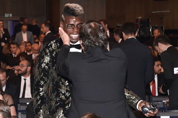 Confira as fotos dos bastidores e da cerimônia da Bola de Ouro