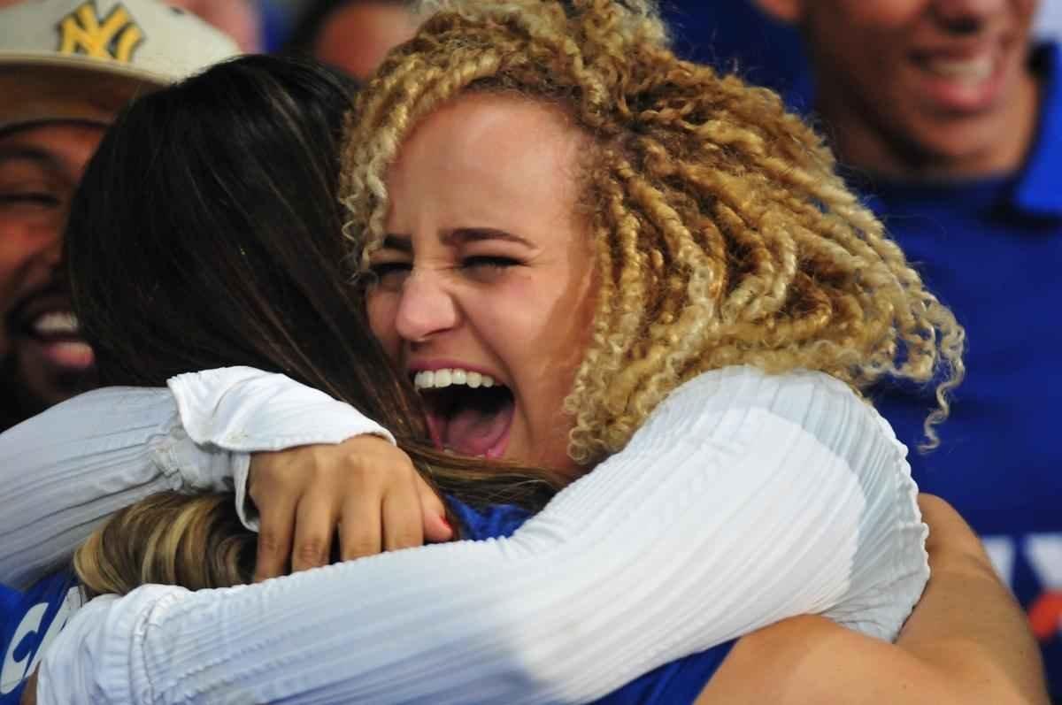 Cruzeiro volta melhor no segundo tempo, e Hudson abre o placar aos 6 minutos