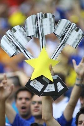 Torcida cruzeirense comea a festa dentro do estdio antes da partida decisiva contra o Grmio