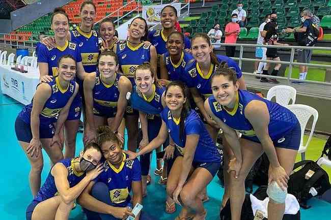 Jogadoras do Brasil festejam conquista do 22 Sul-Americano
