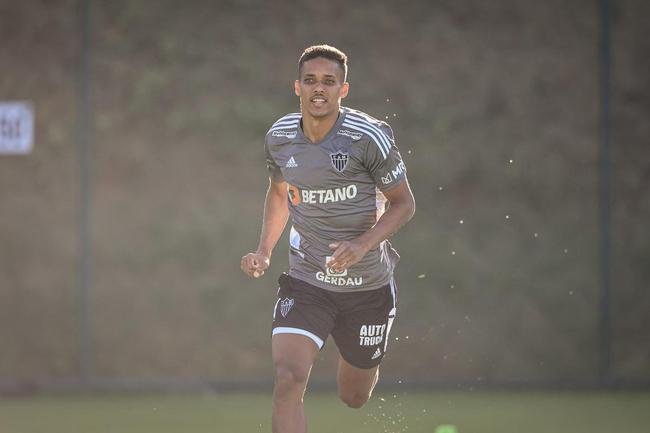 Nesta tera-feira (26), Cuca foi apresentado como treinador do Atltico - pela terceira vez na carreira. Primeiro, foi saudado pelo diretor de futebol Rodrigo Caetano e concedeu entrevista coletiva na sala de imprensa da Cidade do Galo. Depois, comandou o primeiro treino com o elenco no CT, j pensando no confronto contra o Internacional, pelo Campeonato Brasileiro.