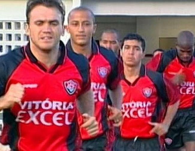 1999 - Dejan Petkovic, do Vit�ria (foto), e Rom�rio, do Flamengo, foram os artilheiros com oito gols