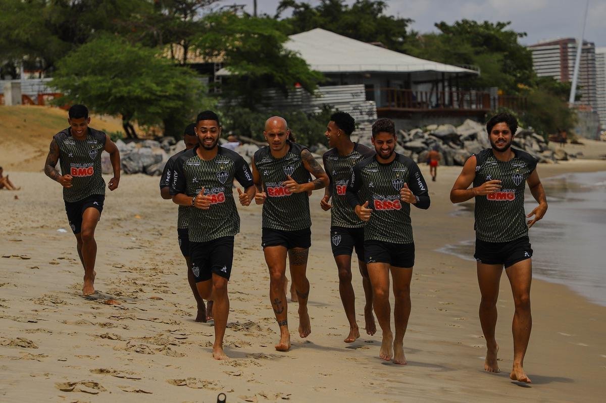 Jogadores do Atltico treinaram na Praia do Mucuripe, em Fortaleza
