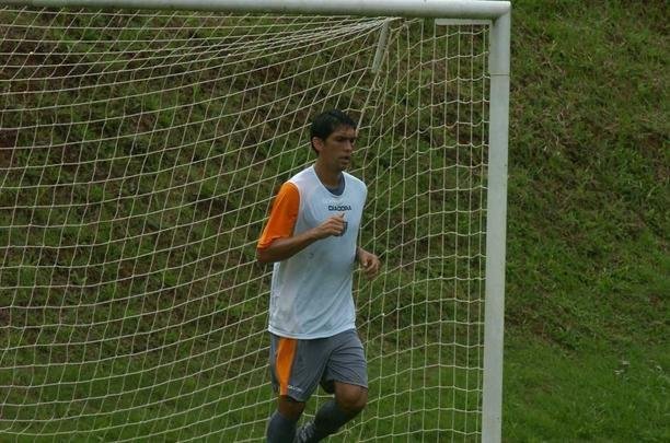 Ricardo Martinez - O paraguaio Ricardo Martinez, atuou no Galo no ano de 2008. Em 6 jogos com a camisa alvinegra, o zagueiro não marcou nenhum gol. Foi repassado ao Gama, já que foi emprestado pelo Libertad ao Atlético durante toda a temporada de 2008.