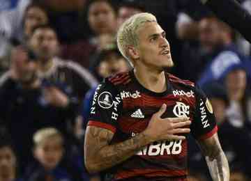 Em grande fase, atacante Pedro, atual artilheiro da Copa Libertadores, cogitou deixar o Flamengo rumo ao Palmeiras no início da temporada
