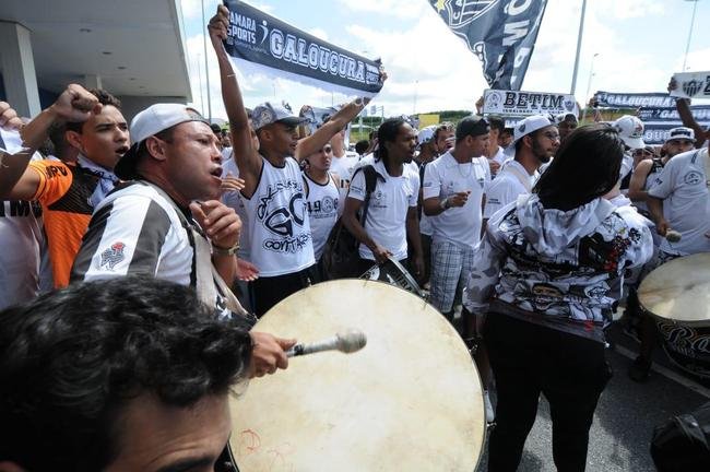 Imagens da chegada de Diego Tardelli