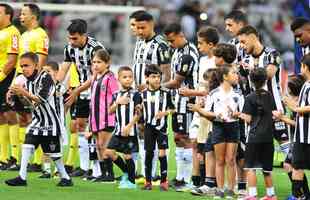 Mascotinhos do Atltico no jogo contra o Juventude, no Mineiro, pelo Campeonato Brasileiro de 2022