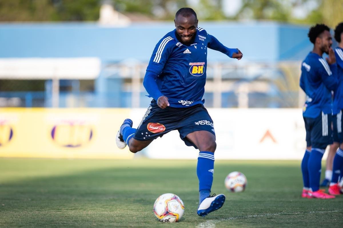 Imagens do treino do Cruzeiro desta segunda-feira na Toca da Raposa II