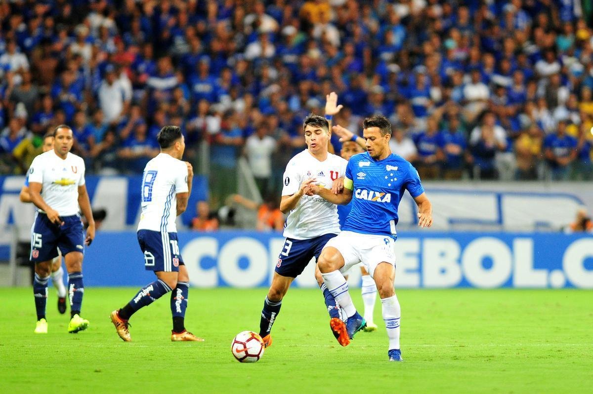 Fotos do duelo entre Cruzeiro e La U, no Mineiro, pelo Grupo 5 da Copa Libertadores