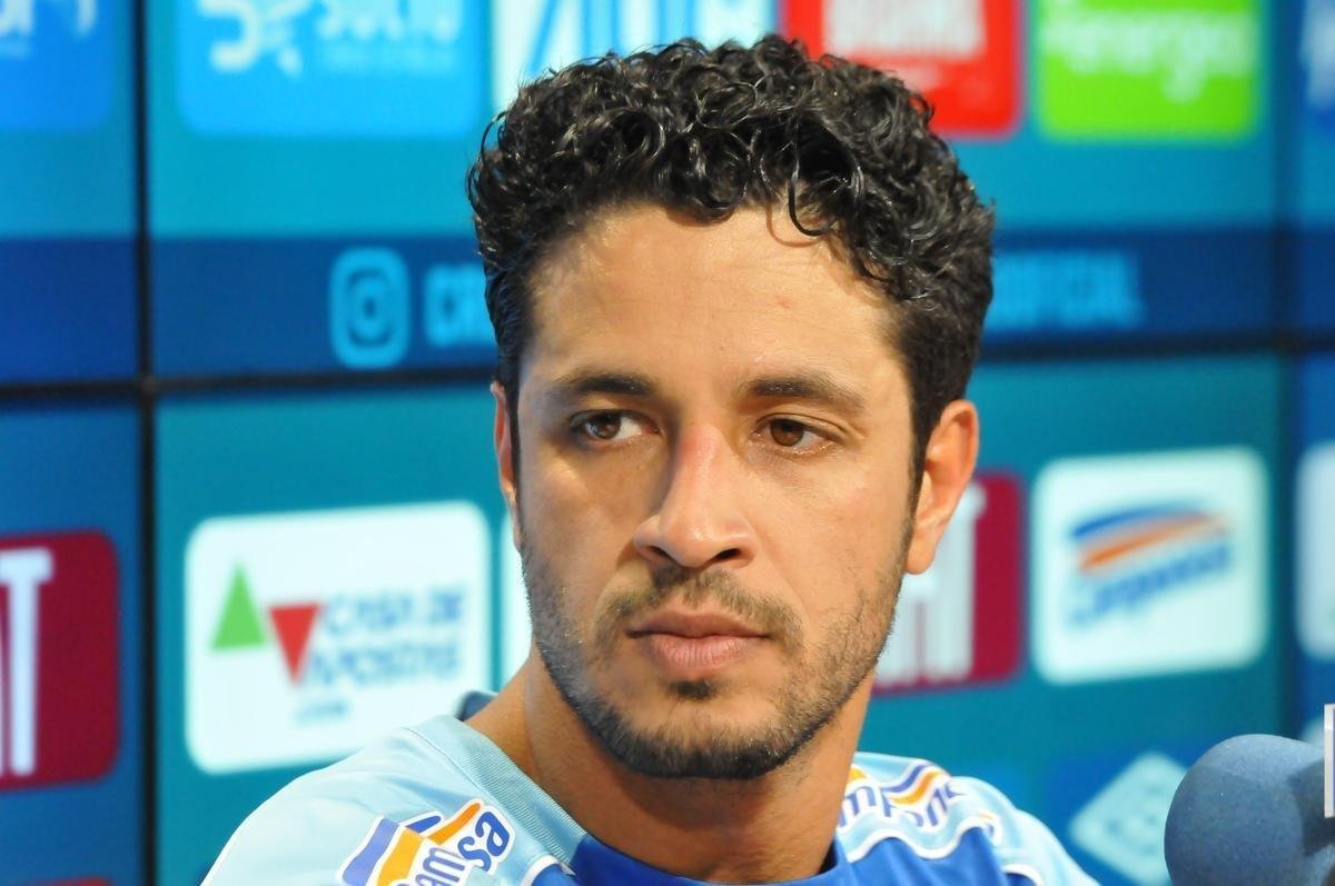 Cruzeiro iniciou sua intertemporada nesta segunda-feira na Toca da Raposa II. Tcnico Mano Menezes contou com elenco completo. Grupo agora comea preparao para decises com Atltico na Copa do Brasil, River Plate na Copa Libertadores e 29 rodadas restantes do Campeonato Brasileiro