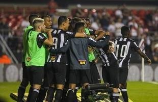 Atl�tico saiu atr�s, conseguiu virada com R�ger Guedes e Ricardo Oliveira, mas cedeu empate no Morumbi