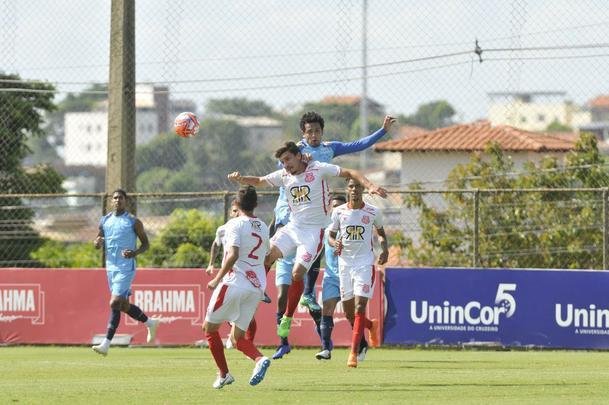 Com gols de Rafinha, David, Renato Kayzer e Murilo, Cruzeiro venceu Democrata-SL por 4 a 1 em jogo-treino nesta tera-feira, na Toca da Raposa 2 (fotos: Juarez Rodrigues/EM D.A Press)