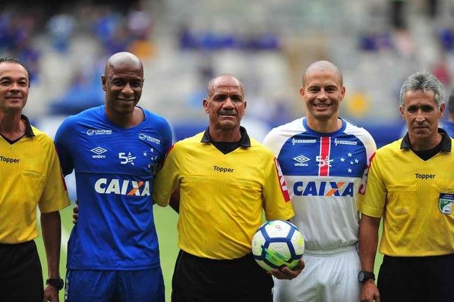 Cruzeiro: time campeo da Trplice Coroa de 2003 venceu equipe de masters por 2 a 1, neste domingo, em jogo festivo realizado no Mineiro