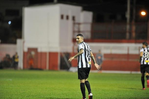 Villa Nova e Atltico se enfrentaram no Alapo do Bonfim, em Nova Lima, pelo Campeonato Mineiro