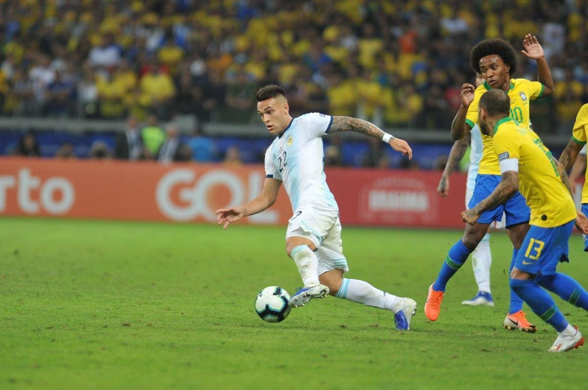 Fotos da vitria do Brasil sobre a Argentina, por 2 a 0, no Mineiro, pela semifinal da Copa Amrica; Gabriel Jesus e Firmino marcaram os gols da seleo em BH
