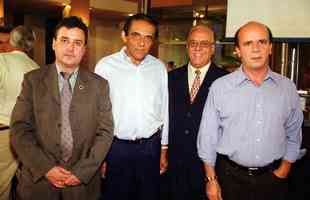 12/03/2002 - Benecy Queiroz ao lado do presidente Alvimar de Oliveira Costa (esquerda)