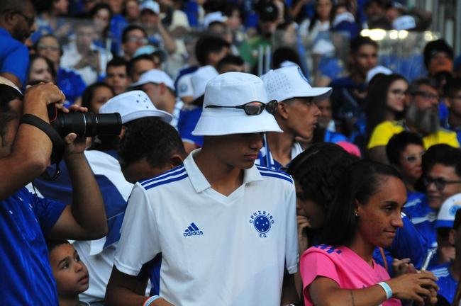 Fotos da torcida no jogo entre Cruzeiro e CSA no Mineiro