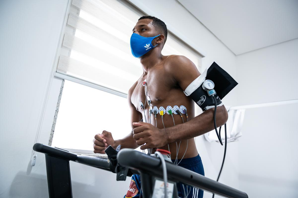Jogadores do Cruzeiro passaram por exames de pré-temporada nesta quarta (27/01)