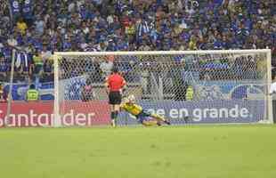 Lances do primeiro tempo de Cruzeiro e Boca Juniors, no Mineiro, pela Copa Libertadores