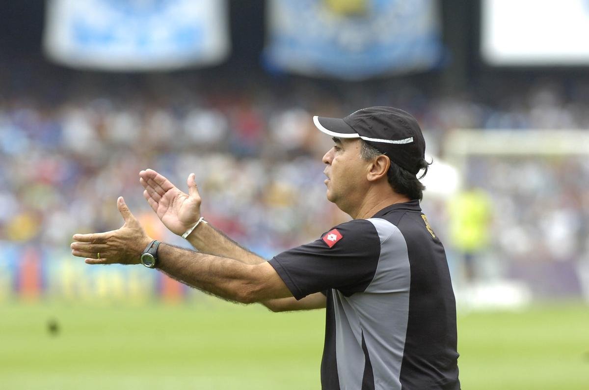 Marcelo Oliveira voltou a ser efetivado no comando tcnico do Atltico em 2008. Naquele ano, dirigiu o time alvinegro na derrota por 2 a 0 para o maior rival.