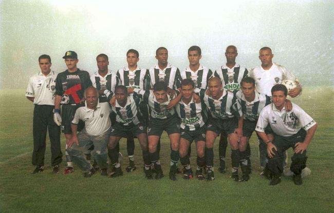 Conmebol (1997) - No dia 17 de dezembro de 1997, o Galo empatou com o Lans, no Mineiro, por 1 a 1, com gol de Jorginho, e conquistou o segundo ttulo da Copa Conmebol - o clube, inclusive,  o nico bicampeo do extinto torneio sul-americano. No entanto, foi a partida de ida da deciso que ficou eternizada na memria atleticana. O Alvinegro desbancou o Lans, em pleno estdio La Fortaleza, em Buenos Aires, por 4 a 1, em partida com uma verdadeira batalha campal. Bruno, Serrizuela (contra), Hernani e Valdir Bigode marcaram os gols mineiros no jogo. Aps o apito final, os argentinos cercaram os atleticanos e comearam uma pancadaria generalizada. O treinador Emerson Leo sofreu bastante com a violncia dos argentinos