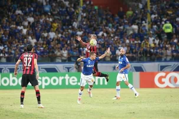 Fotos da partida entre Cruzeiro e Atltico-PR no Mineiro