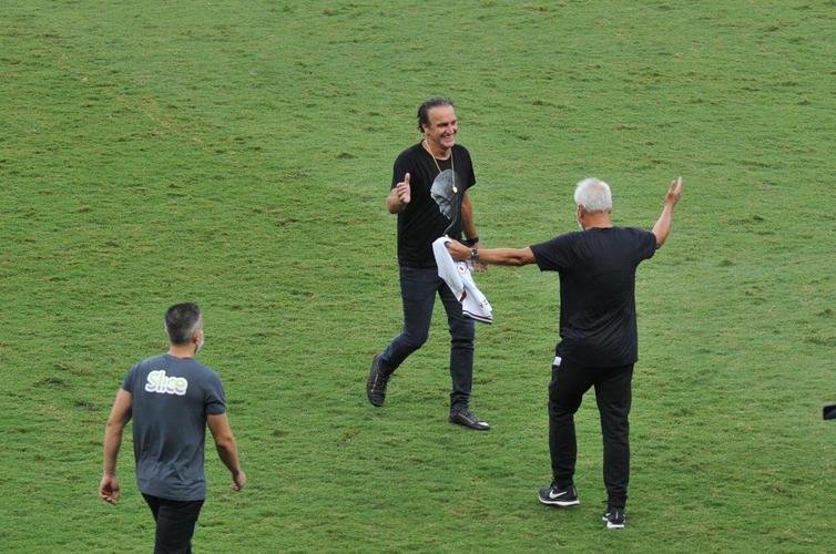 Aps a vitria do Atltico sobre o Fluminense, por 2 a 1, no Mineiro, os jogadores, o tcnico Cuca, a comisso tcnica, o gerente e ex-goleiro Victor e torcedores fizeram muita festa com a proximidade do ttulo brasileiro