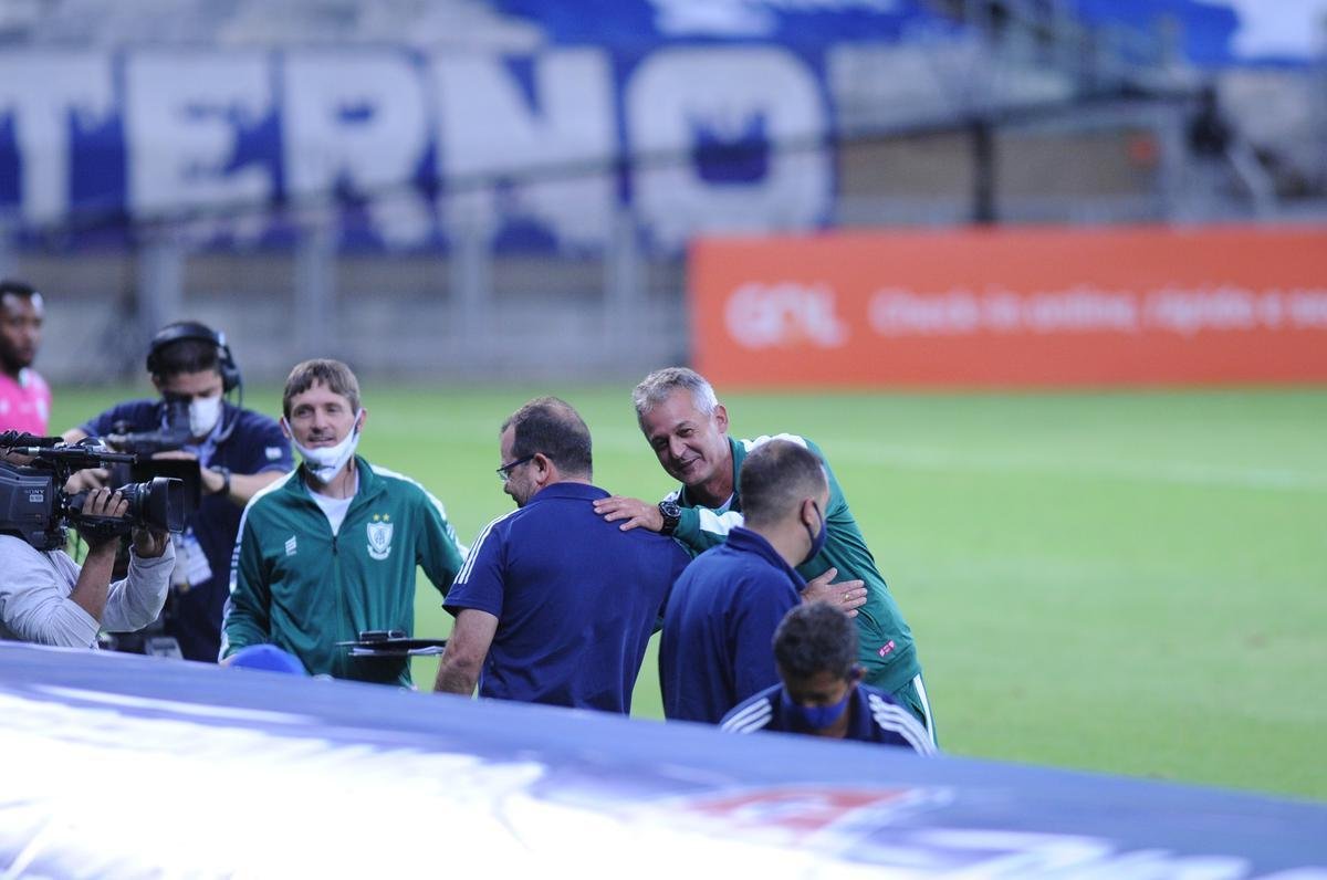 Fotos do duelo entre Cruzeiro e Amrica, pela Srie B, no Mineiro