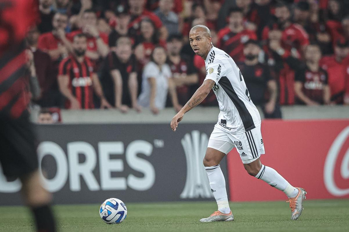 O Atltico visitou, na noite desta tera-feira (18/4), o Athletico-PR na Arena da Baixada, em Curitiba. A partida foi vlida pela 2 rodada do Grupo G da Copa Libertadores de 2023.