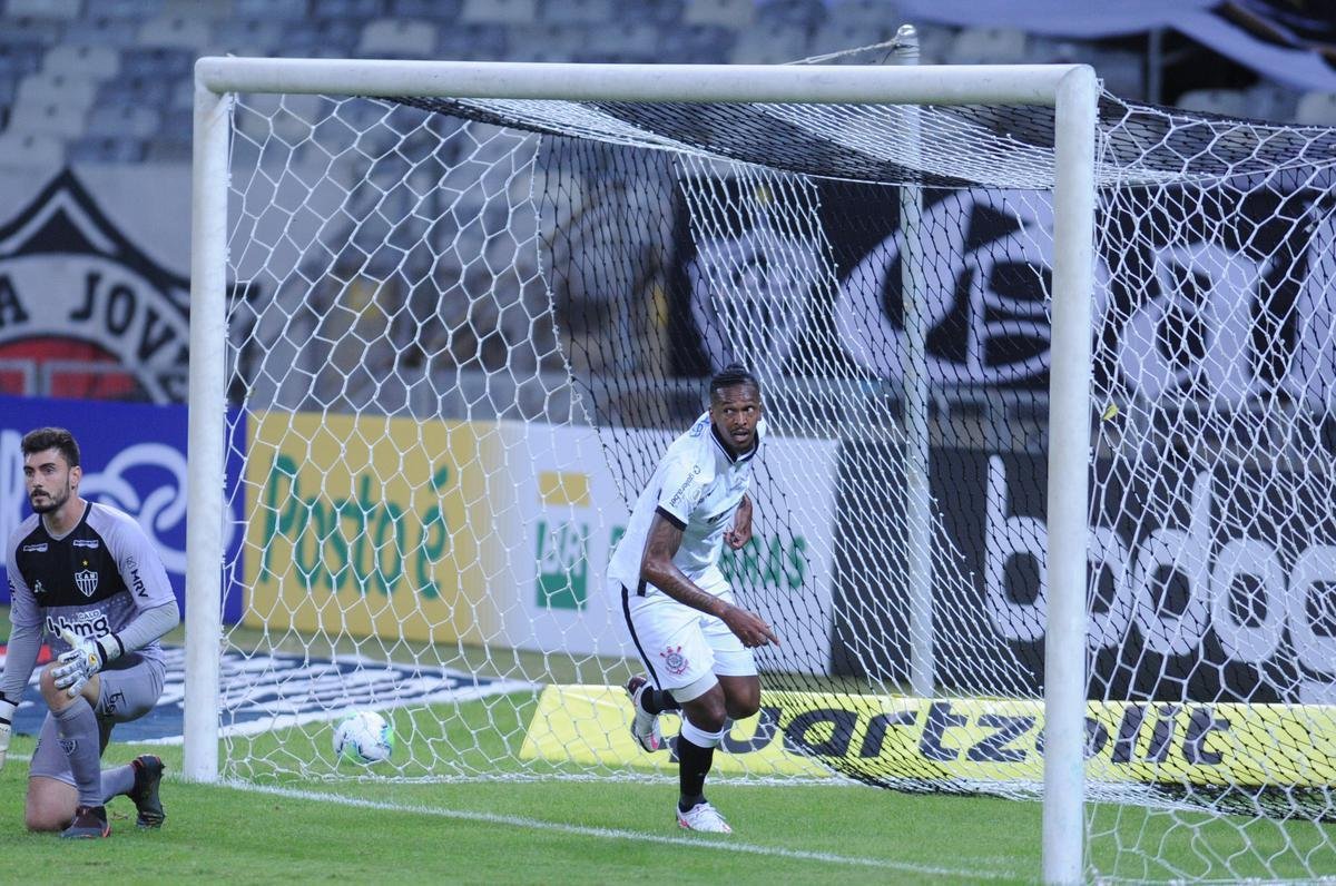J marcou o primeiro gol do Corinthians no Mineiro (Alexandre Guzanshe / EM DA PRESS)