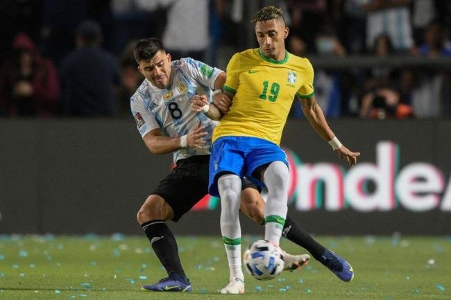 Sem Neymar, Brasil encarou a Argentina em clssico agitado pelas Eliminatrias