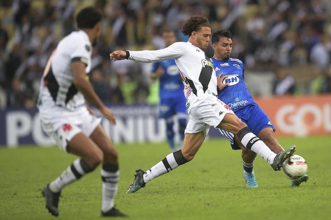 Fotos do jogo entre Vasco e Cruzeiro, no Maracan, pela Srie B do Brasileiro