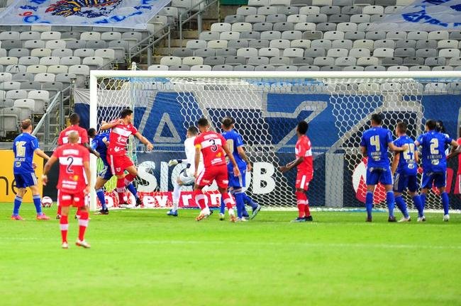 Cruzeiro e CRB se enfrentaram no Mineir�o