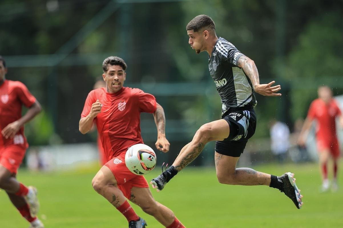 No primeiro jogo-treino, Atltico empatou com o Villa Nova por 1 a 1. Hulk marcou pelo Galo.