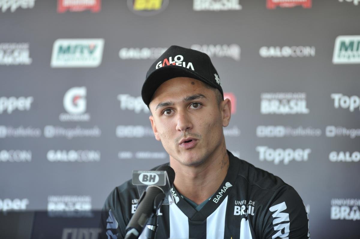 Meio-campista Vinicius, ex-Bahia, assinou contrato com o Atltico at dezembro de 2020