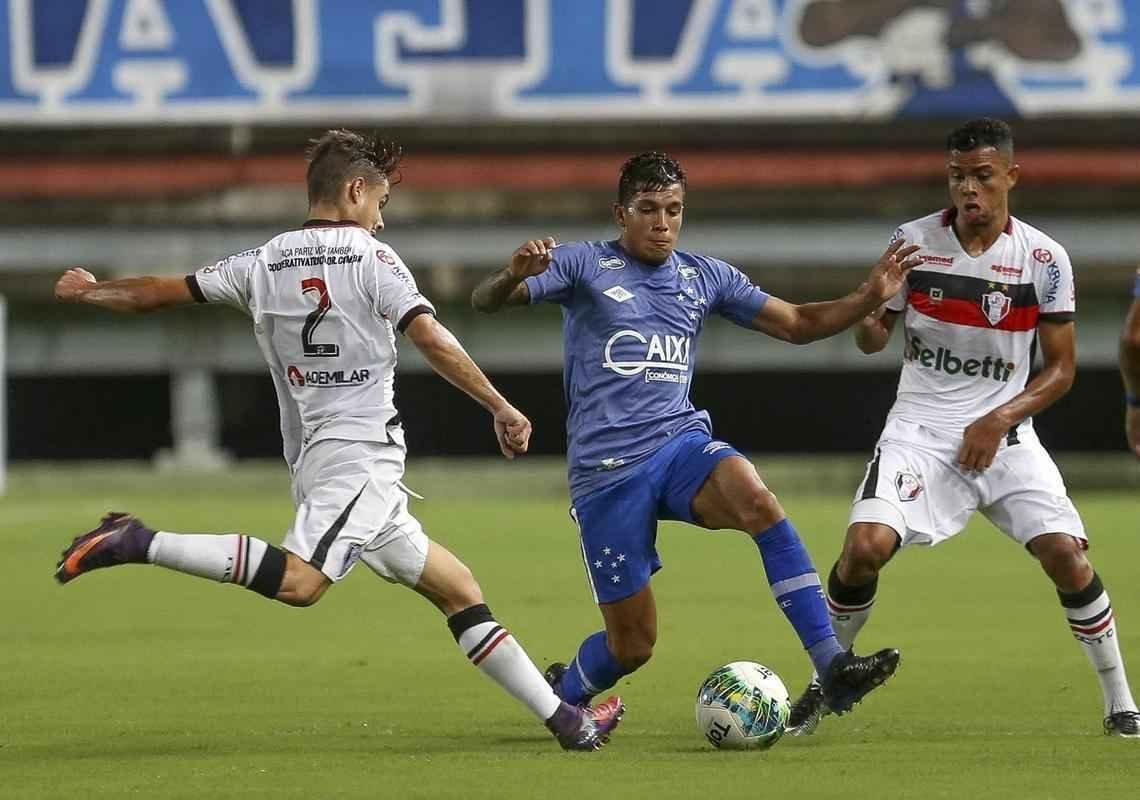 Imagens do jogo entre Joinville e Cruzeiro, pela Primeira Liga, em Santa Catarina