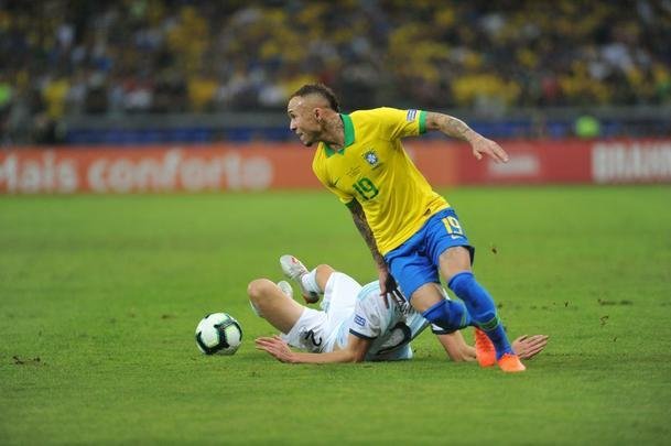 Fotos da vitria do Brasil sobre a Argentina, por 2 a 0, no Mineiro, pela semifinal da Copa Amrica; Gabriel Jesus e Firmino marcaram os gols da seleo em BH