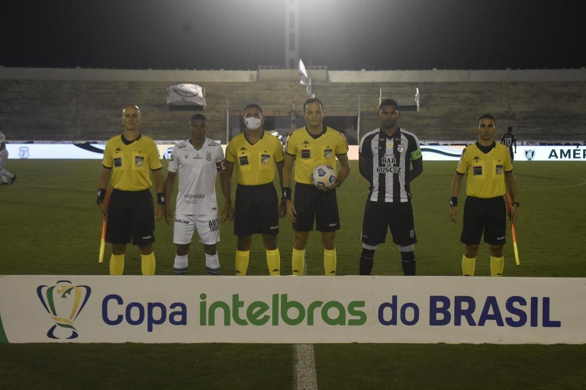 Treze-PB e América se enfrentaram pela primeira fase da Copa do Brasil, no Estádio Amigão, em Campina Grande