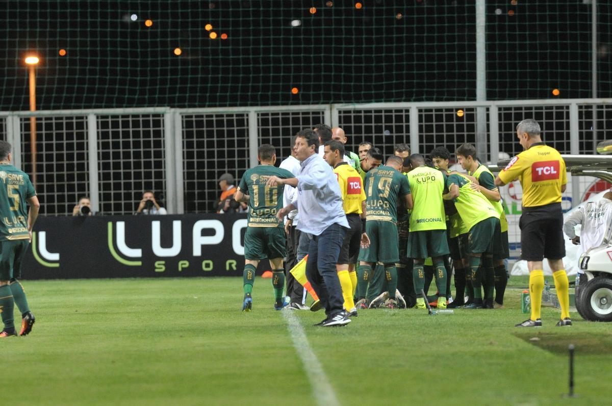 Fotos do jogo entre Amrica e Internacional, no Independncia, pela 15 rodada do Campeonato Brasileiro
